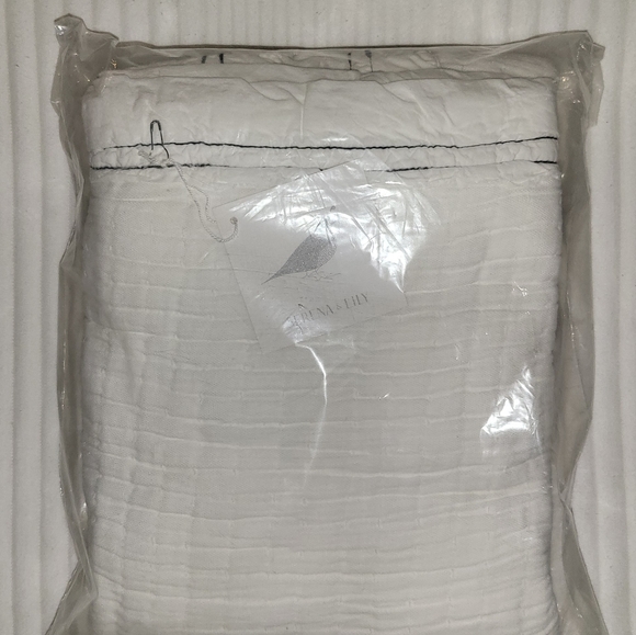 BNWT Thayer Matelasse - Euro Sham - WHITE/NAVY - Picture 3 of 3